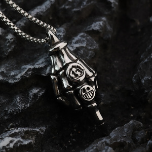 จี้รูปนิ้วกลางทำจากสแตนเลส สไตล์ฮิปฮอปสำหรับผู้ชาย ดีไซน์เรขาคณิตแบบอสมมาตร เครื่องประดับแฟชั่น - Product Image 4