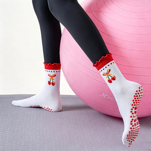 Chaussettes de yoga imprimées fruits pour femmes, antidérapantes, à volants, pour Pilates et fitness, avec picots de maintien, vente en gros - Product Image 2