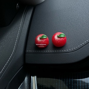 Ornamen Mobil Apple dengan Daun Hijau Dekorasi Dasbor Lucu untuk Perjalanan Aman Hadiah Aksesoris Interior Mobil Unik untuk Wanita - Product Image 3