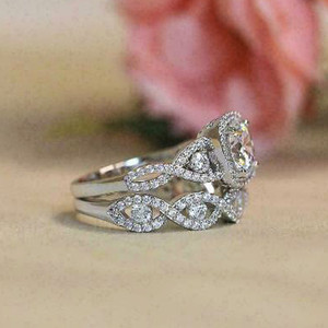 Anello di fidanzamento da donna F1802 in oro bianco con diamante taglio brillante rotondo naturale colore D e montatura a halo - Product Image 3