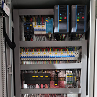 Armoire de commande de démarreur DOL industrielle personnalisée avec protection IP55 et distribution d'énergie pour système de production d'énergie solaire