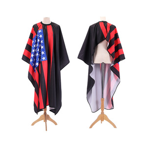 Cape de coiffure imperméable anti-adhésive pour salon de coiffure, design drapeau américain noir et rouge - Product Image 1