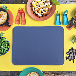Tapis de table carré en silicone souple de 3 mm pour bébé, écologique, durable, sans BPA, de qualité alimentaire, avec ventouses, pour la maison - Vente en gros - Product Image 3