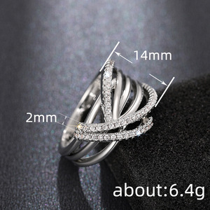 Anello da donna minimalista a strati intrecciati, gioiello di lusso leggero e alla moda, accessorio elegante con zirconi. - Product Image 4
