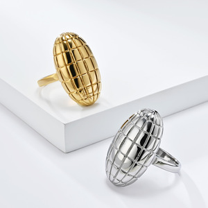 Anillo de acero de titanio con forma de pan estilo europeo para mujer, joyería de lujo ligera para dedo índice, regalo con diseño geométrico - Product Image 1