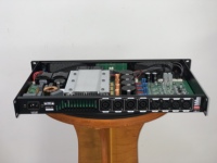 1U Profesyonel Güç Amplifikatörü 4 Kanallı D Sınıfı Amplifikatör 4x800W Dijital Stereo Amplifikatör Subwoofer Ses Ekipmanı Kullanımı