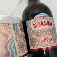 Étiquette de bouteille de vin personnalisée avec gaufrage et estampage à chaud or, impression commerciale, étiquette autocollante en vinyle avec vernis UV sélectif, papier texturé spécial