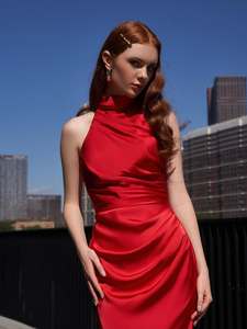 Ruolai BD018 Sexy abiti da sera in raso <span class=keywords><strong>rosso</strong></span> sirenetta con scollo all'americana drappeggiato 2025 semplici abiti da damigella d'onore - Product Image 3