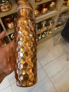 Botella de Agua de Cobre Martillado con Tapa a Prueba de Fugas, 900 ml, Apta para Lavavajillas, Embalaje en Caja de Regalo para Viajes, Gimnasio, Oficina - Product Image 4