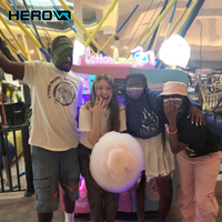 HEROVR Máquina de algodón de azúcar dulce Máquina expendedora móvil multilingüe en centro comercial