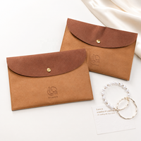 Pochette élégante bicolore en similicuir suédé avec logo personnalisé, bouton pression doré, anti-rayures, douce, OEM, couleur chocolat.