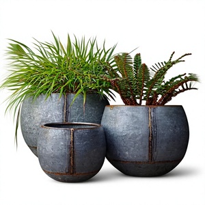 Juego de 3 Macetas Redondas de Metal Galvanizado Rústico, Color Gris, para Plantas Verdes - Product Image 1