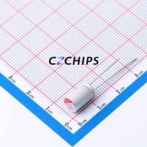 Condensador Sólido HS0J827M0610PC, Componente de Orificio Pasante (THT), D6.3xL10.5mm 820uF 20% 6.3V 2.5mm - Product Image 1