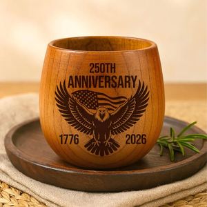 Mug en bois personnalisé pour vin/café, cadeau du 250e anniversaire des États-Unis, gravé au laser, tasse à bière pour fête |   Cadeau du Jour de l'Indépendance - Product Image 1