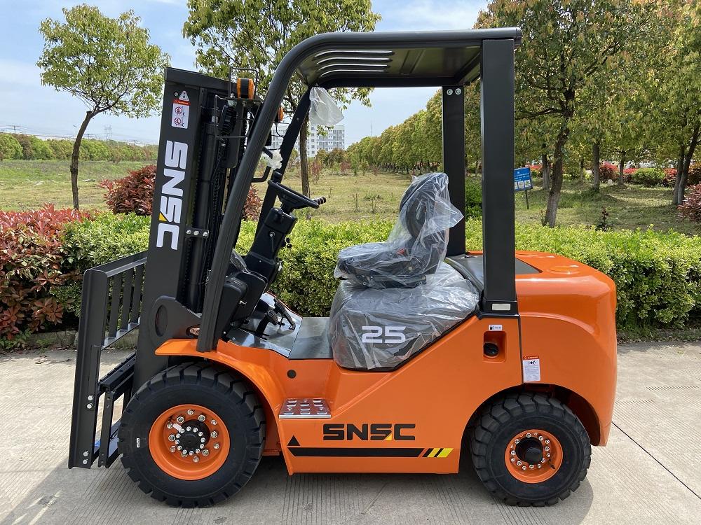 Japan Nissan K25 Gas Engine Forklift 2.5ton LPG Truck