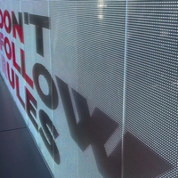 Écran d'affichage LED en film auto-adhésif souple 3D P3.9-7.8 Écran en verre cristallin Mur vidéo LED Panal
