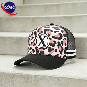 Casquette de baseball QZFSO personnalisée de haute qualité avec logo brodé, 5 panneaux, 2 bandes latérales, imprimé camouflage léopard, casquette de camionneur en maille - Product Image 1