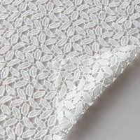 Modèles de feuillage tissés par tissu soluble de broderie de conception élégante brodés pour les vêtements à la mode
