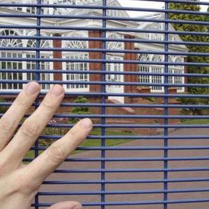 รั้วตาข่ายลวด358ป้องกันขโมยป้องกันการปีนเขาป้องกันการตัดเหล็กความปลอดภัยสูงสำหรับรถไฟสนามบิน - Product Image 1