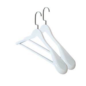 Cintre de costume blanc brillant de luxe robuste couleur personnalisée et logo vêtements en bois costume cintres en bois <span class=keywords><strong>pour</strong></span> présentoir magasin de vêtements - Product Image 2