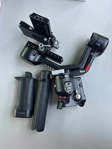 Estabilizador de 3 Ejes de <span class=keywords><strong>Segunda</strong></span> <span class=keywords><strong>Mano</strong></span> Ronin RS 4, Estabilizador de Gimbal para Cámaras Portátiles, 12 Horas de Duración de la Batería - Product Image 1