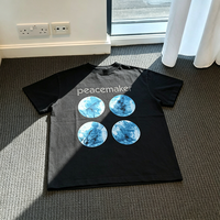 T-shirt oversize noir pour homme avec imprimé lettres en strass Peacemaker et cercle abstrait bleu, style streetwear décontracté
