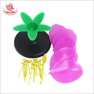 Un modelo ampliado de la estructura interna de los estambres y pétalos de angostropéas, utilizado en biología de secundaria y preparatoria. - Product Image 2