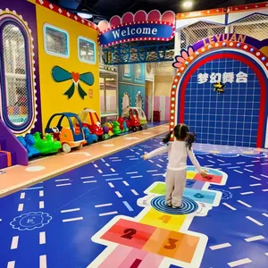 Aire de jeux pour enfants de style jardin entourée de plantes vertes alliant proximité avec la nature et le jeu - Product Image 6