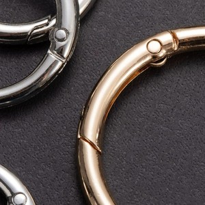 Anillos de resorte abiertos de aleación de zinc para llaveros, ganchos para llaves de coche, bolsos, artículos de cuero, estilo minimalista moderno, accesorios metálicos de lujo - Product Image 1