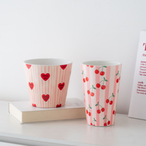 <span class=keywords><strong>Vaso</strong></span> in Ceramica a Righe Rosa con Motivo a Cuori e Ciliegie per Decorazione Casa e Ufficio - Product Image 2