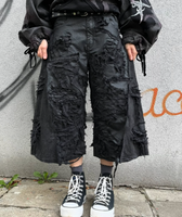 Shorts en jean streetwear pour homme, noir, avec motif laser, coupe large, bords bruts, effet déchiré et patchwork, appliqué étoile