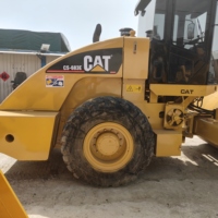 Compacteur vibrant CAT CS-683E d'occasion en bon état, 18,8 tonnes, rouleau à tambour unique, faible nombre d'heures de fonctionnement, prêt à l'exportation