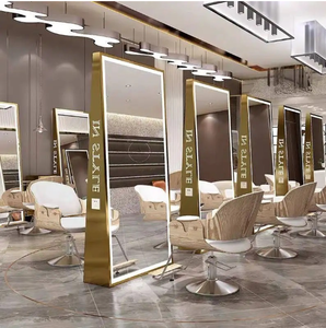 Miroir de salon pleine longueur sur pied avec cadre doré pour salon de coiffure et beauté - Product Image 1