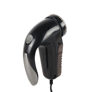 Cepillo cortador de bolas de pelo eléctrico enchufable de tres cuchillas negras, afeitadora de ropa para el hogar y el exterior, recortadora de ropa de tela Fuzz - Product Image 1