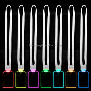 Marka promosyon özelleştirilmiş şekil akrilik lazer kazınmış logosu renkli parlak LED kordon rozeti - Product Image 3