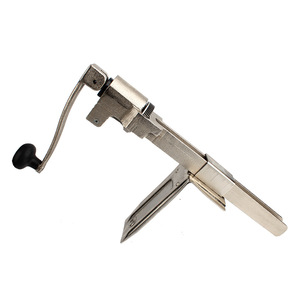 Apriscatole da Tavolo in Ghisa con Base in Acciaio Inox - Product Image 4