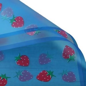 Papier d'emballage pour bouquets <span class=keywords><strong>de</strong></span> fleurs en PVC givré double face imperméable <span class=keywords><strong>de</strong></span> qualité supérieure avec bordure en forme <span class=keywords><strong>de</strong></span> fraise - Product Image 2