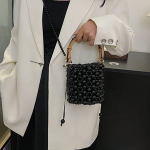 Borse Clutch <span class=keywords><strong>da</strong></span> Donna 2026 Fatte <span class=keywords><strong>a</strong></span> Mano con Perle, Borsa <span class=keywords><strong>a</strong></span> Secchiello <span class=keywords><strong>da</strong></span> Sera, Pochette in Acrilico con Perle, Borsa <span class=keywords><strong>da</strong></span> Festa e Matrimonio con Manico in Bambù, Borse con Perle Intrecciate - Product Image 5