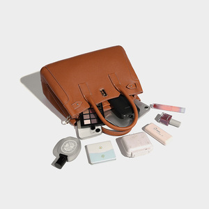 Nouveau Sac Platine Haut de Gamme Printemps-Été Polyvalent avec Fermeture Éclair pour Femme, Sac à Bandoulière et Sac Croisé en PU Tanjing - Product Image 4