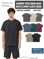T-shirt à manches courtes col rond en tissu gaufré surdimensionné, teint et délavé, avec bords bruts, personnalisable OEM par THREAD VOX