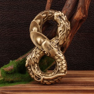 Figura de serpiente de la riqueza de ocho caracteres de latón, adorno de mano para decoración del hogar, pieza de arte coleccionable - Product Image 1