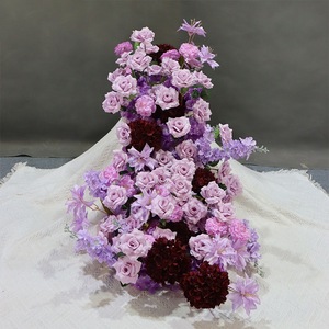 Chemin de table en roses artificielles violettes, rangée de fleurs, arrangement floral personnalisé pour la décoration de mariage et de banquet - Product Image 1