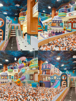 Aire de jeux intérieure sur le thème de la rue commerçante, structure de jeu souple à plusieurs niveaux, toboggan en spirale, centre de jeux commercial pour enfants