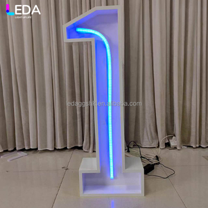 LEDA - Letras Luminosas RGB Personalizadas para Eventos y Fiestas, Letras de Metal Blancas con Luces de Neón para Bodas - Product Image 4