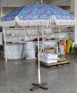 Parasol de plage 200 cm en nylon et coton blanc 200g avec franges et poteau en bois, avec <span class=keywords><strong>sac</strong></span> de <span class=keywords><strong>transport</strong></span> et pompons - Product Image 2