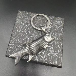 yunnique Porte-clés ouvre-bouteille en forme de poisson en acier inoxydable, pendentif sur le thème de la carpe, cadeau pour les amateurs de pêche - Product Image 3