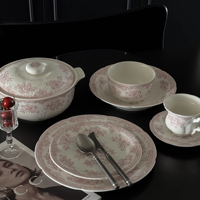 Ensemble de tasses et d'assiettes en céramique à imprimé floral rose européen avec un design en dentelle en relief, ensemble d'assiettes à dîner vintage pour mariage