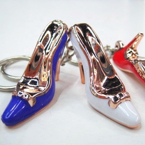 Llavero acrílico de tacón alto para mujer, monedero, abalorio de diamantes de imitación, llavero con corazón, accesorio - Product Image 4