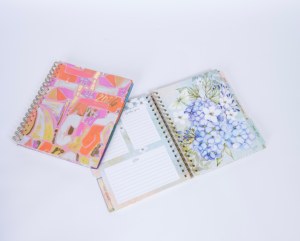 Agenda Personalizzata con Calendario, Articoli di Cancelleria e Forniture Scolastiche, Planner A6 con Rilegatura a Spirale - Product Image 2