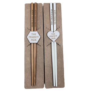Palillos de madera personalizados para recuerdos de boda, el par perfecto, tallados, ecológicos, regalos. - Product Image 1